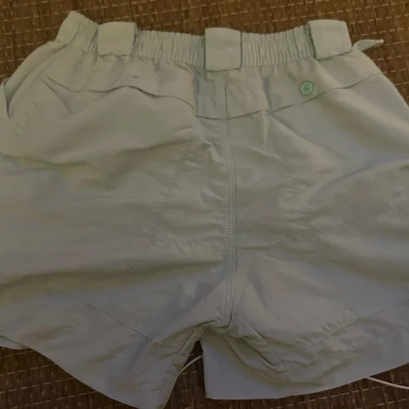 Men's Light green AFTCO shorts 34
Note:black ink spots n front bottom pocket - Picture 2 of 4